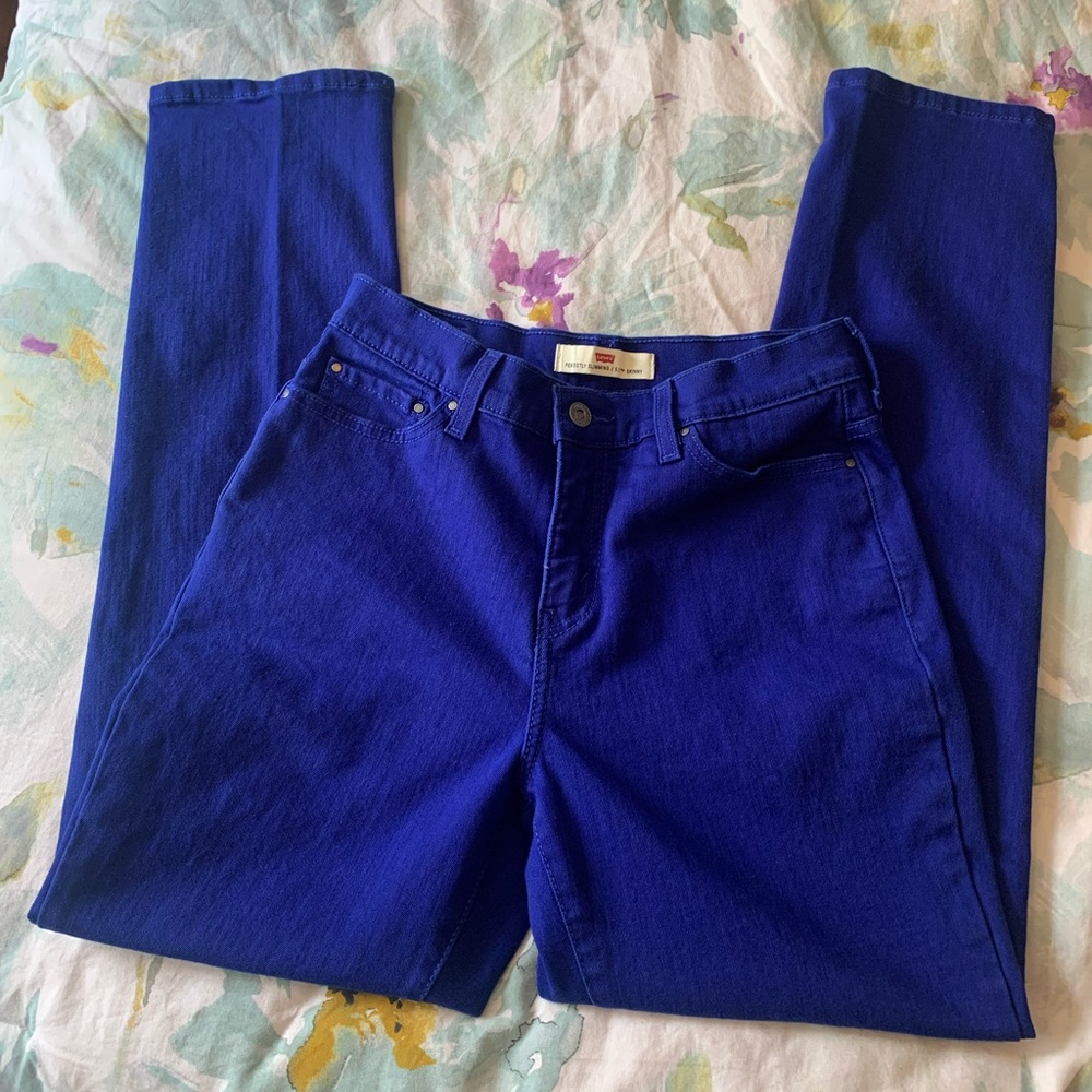 LEVI’S / Perfectly Slimming / Royal Blue / Jean